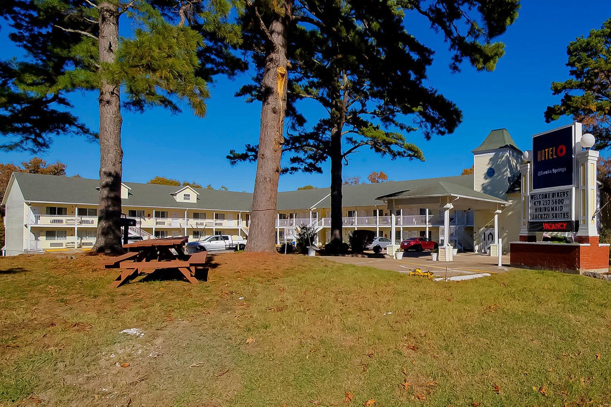 Hotel O Eureka Springs - Christ Of Ozark Area Bagian luar foto